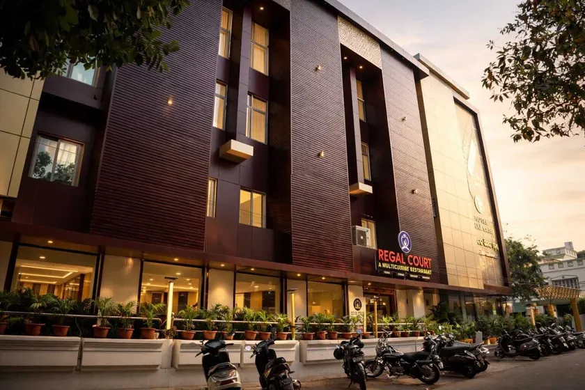 Hotel Regal Crest - Image 1