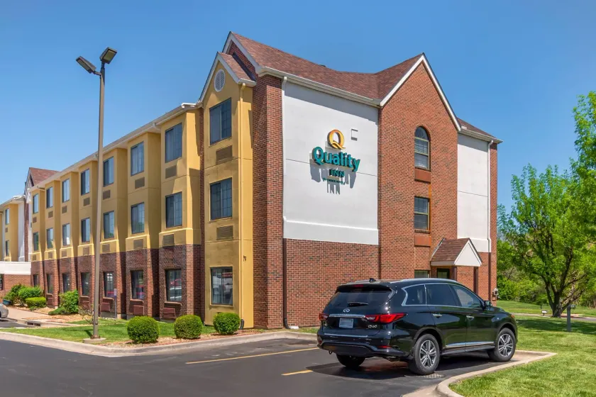 Quality Inn Overland Park Kansas City - Image 1