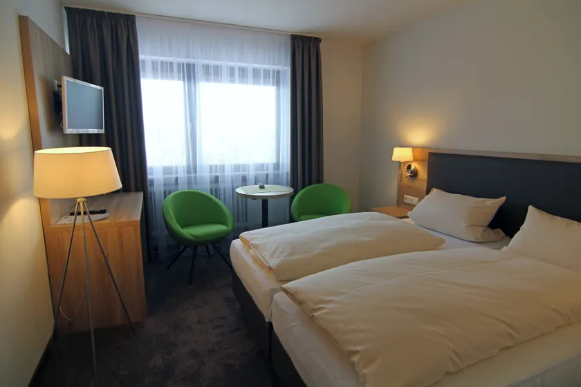 Hotel Sunny Side Up - Image 1