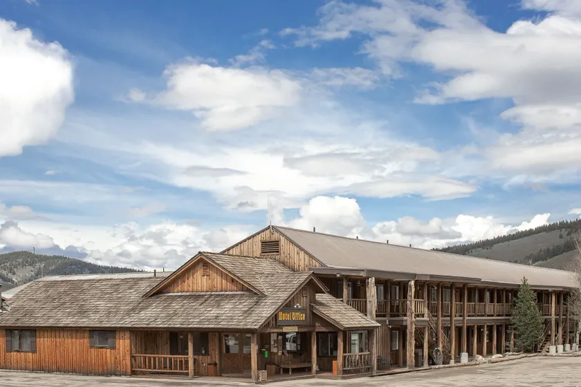 Mountain Village Lodge - Image 1