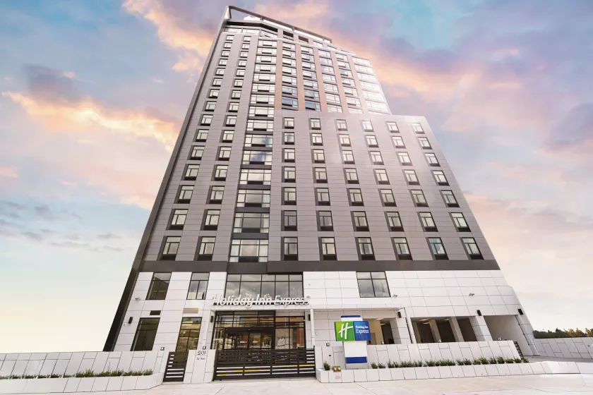 Holiday Inn Express Long Island City E - New York by IHG - Image 1