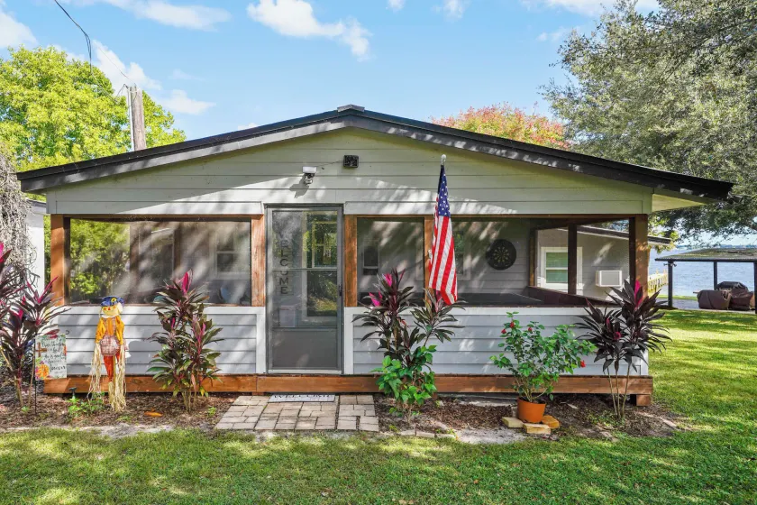 Lake Clinch Waterfront Home: Screened Porches - Image 1