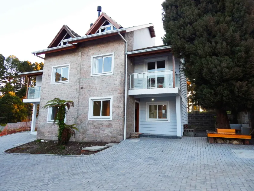 Rosa Casa Geminada Villa Mariana - Image 1