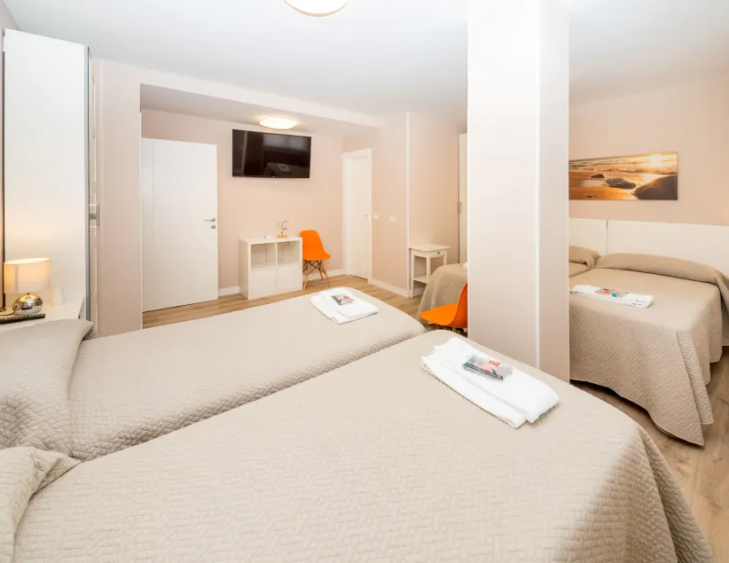 Gestión de Alojamientos Rooms - Guest House - Image 1