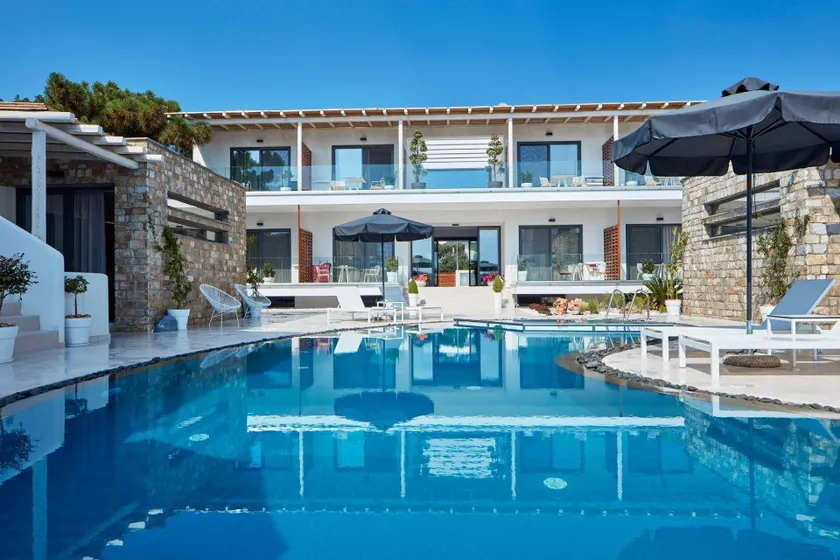 Icon Suites by the sea - Image 1