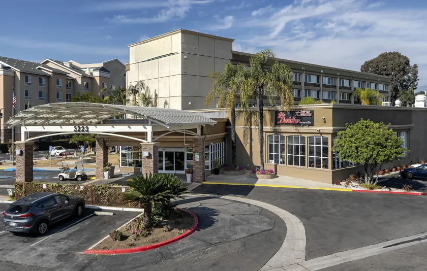 Pacific Stay Hotel - Image 1