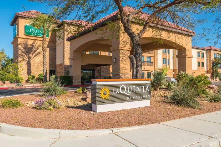La Quinta by Wyndham Las Vegas Airport South - Image 1