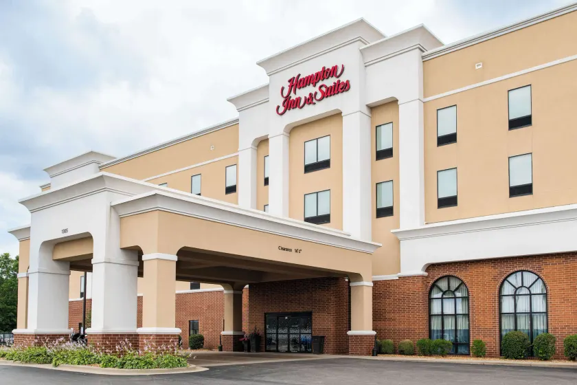Hampton Inn & Suites Effingham - Image 1