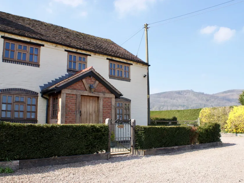 Yew Tree Cottage - Image 1