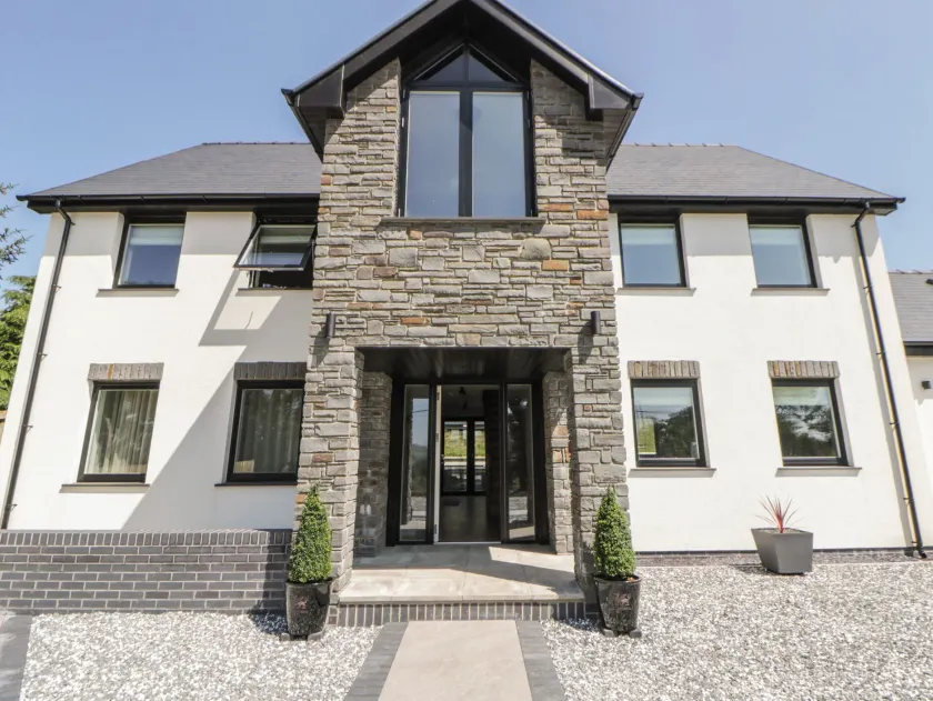 Brynseion Uchaf - Image 1