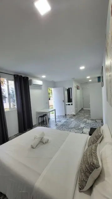 AYZ Silvela - Auto check-in property - Image 1