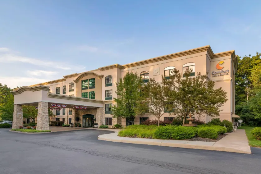 Comfort Inn & Suites Lake George - Image 1