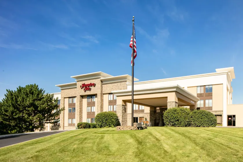 Hampton Inn Iowa City/Coralville - Image 1