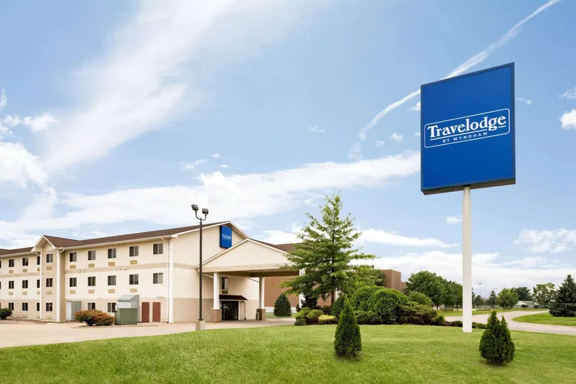 Travelodge by Wyndham Clinton Valley West Court - Image 1