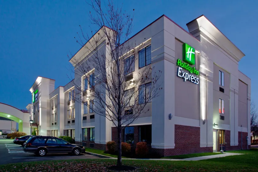 Holiday Inn Express Hotel & Suites Grove City by IHG - Image 1