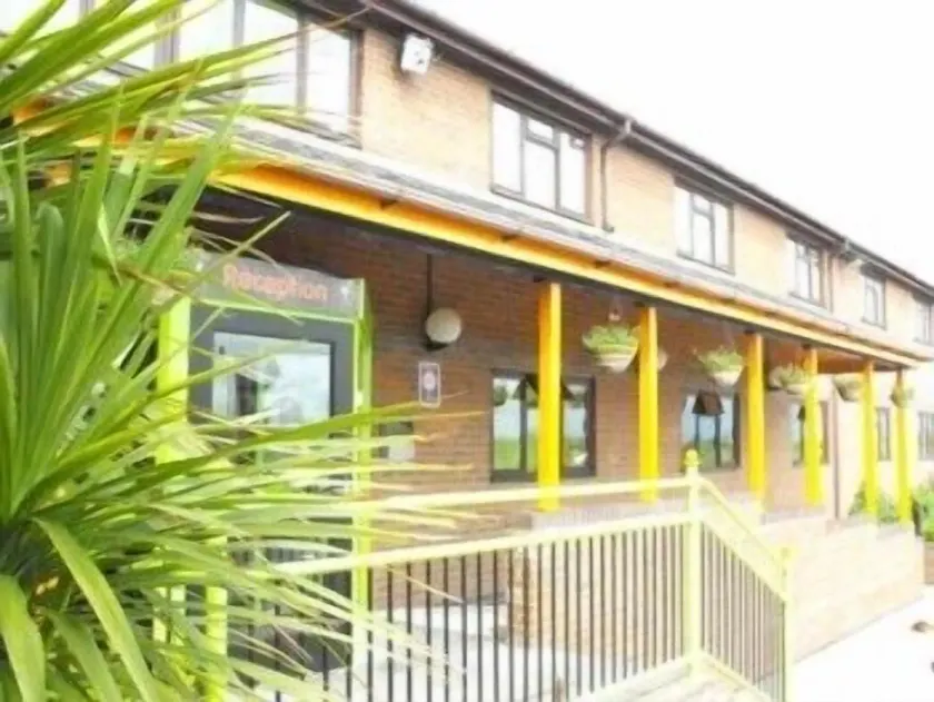 Happy Guests Lodge - Image 1