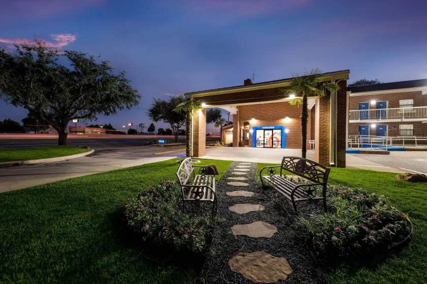 Motel 6-Plano, TX - Plano Northeast - Image 1