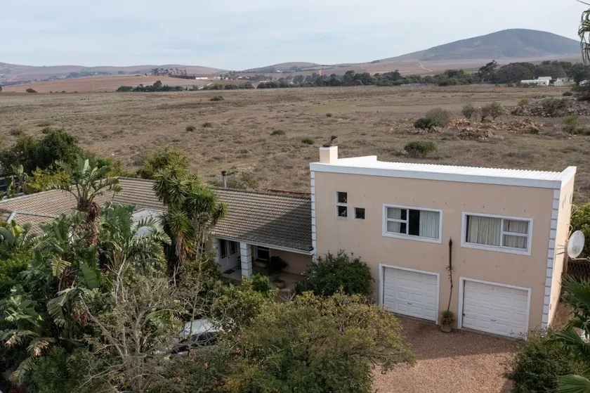 3 Bedroom part house in the scenic Durbanville wine lands area, holiday facility - Image 1