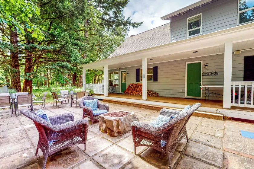 The Homested w/ Covered Deck & Views - Image 1