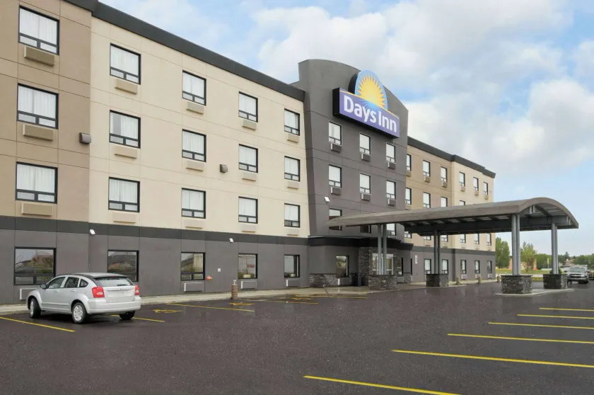 Days Inn by Wyndham Regina Airport West - Image 1