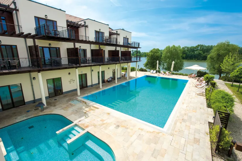 Tisza Balneum Hotel - Image 1