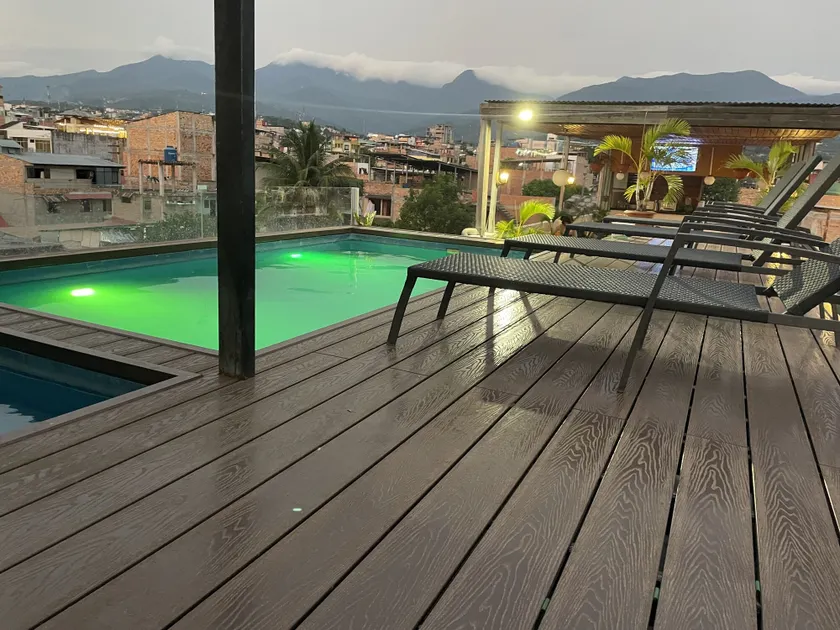 Central hotel - Image 1