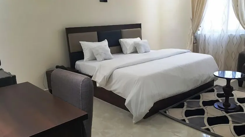 Girozolin Hotel and Suites  - Habitación