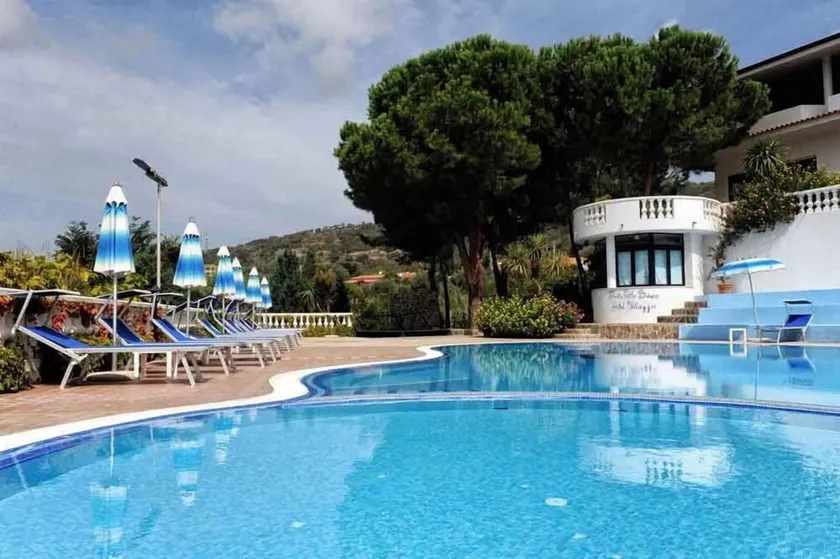 Villaggio Pineta Petto Bianco - Image 1