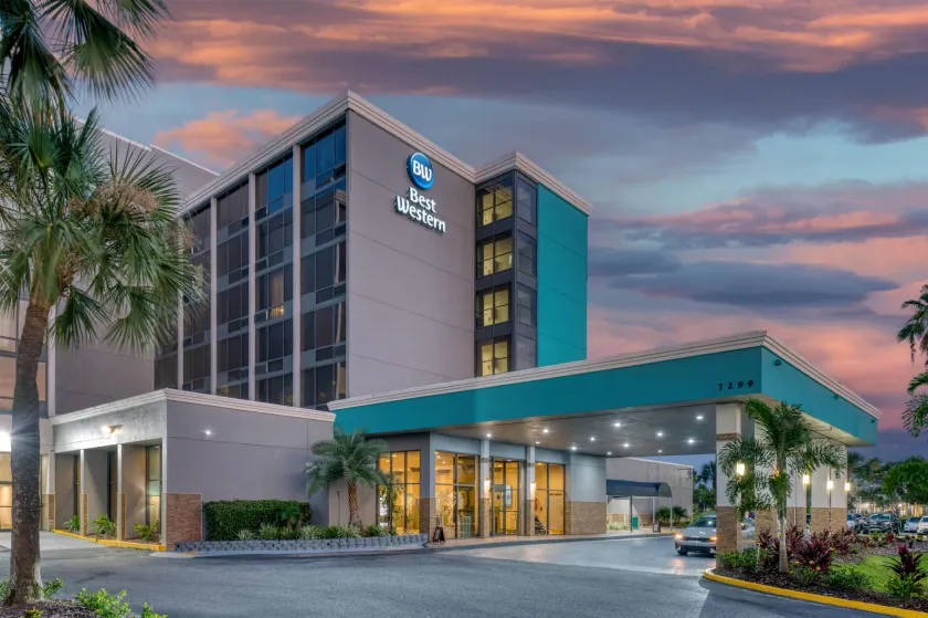 Best Western Orlando Gateway Hotel - Image 1