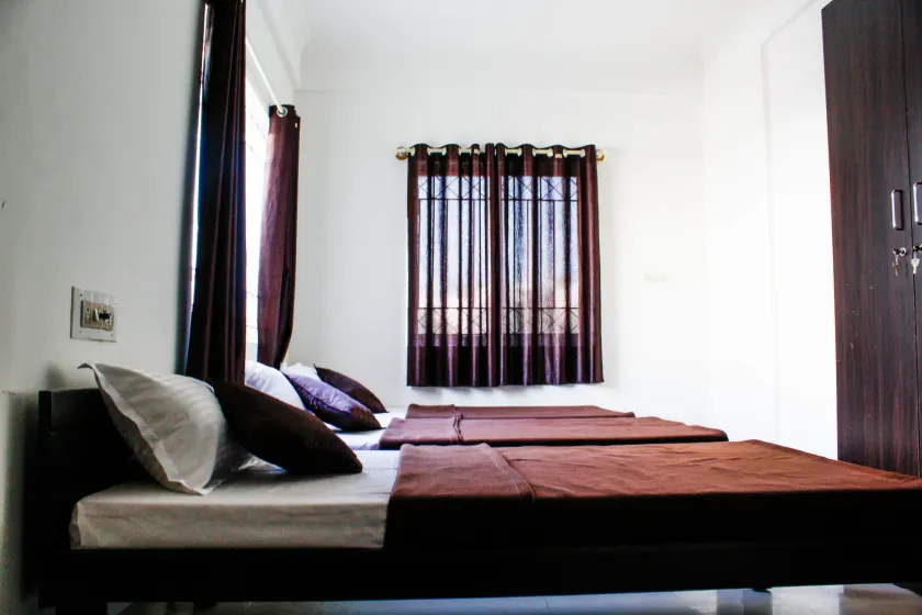 Transit Dorms - A Backpackers Inn & Hostel - Image 1