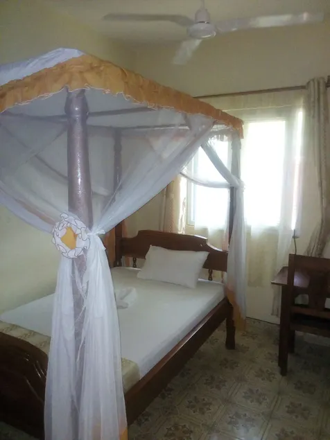 Kinondoni Diamond Hotel - Quarto