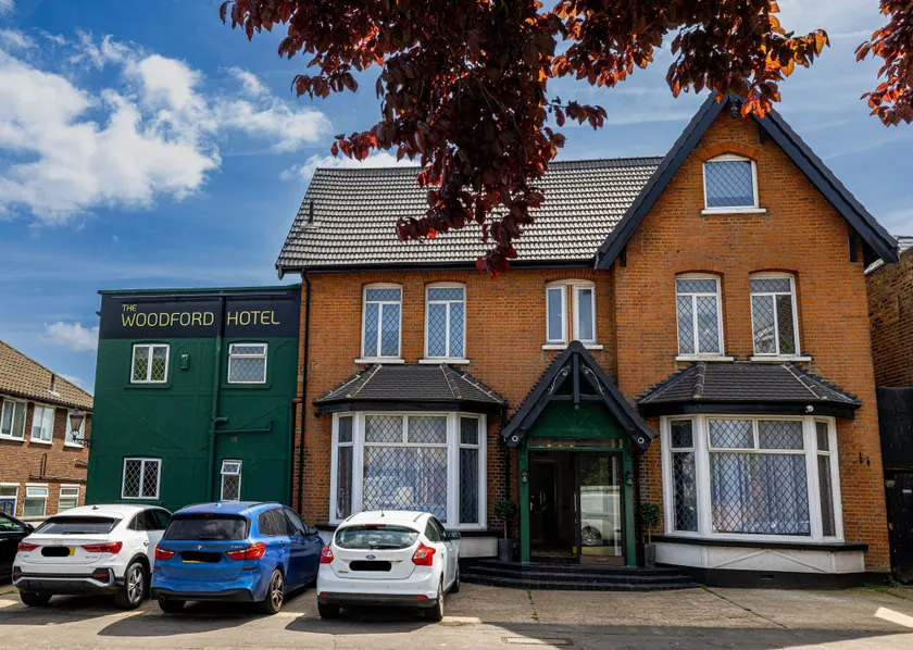 Woodford Hotel - Image 1