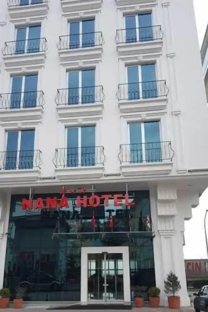 Nana Hotel - Image 1