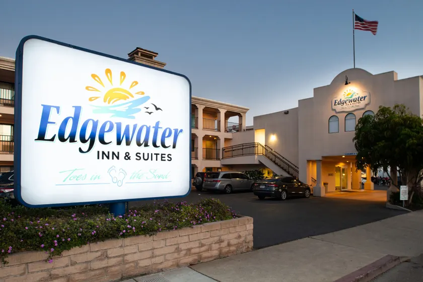 Edgewater Inn and Suites - Image 1
