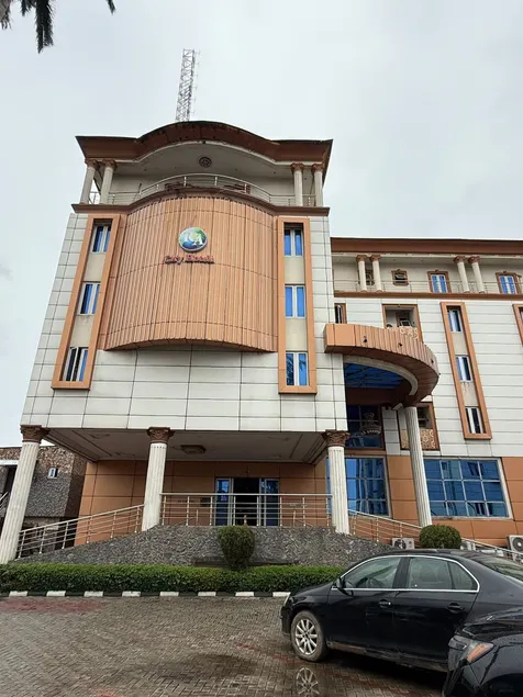 R & A City Hotel - Image 1