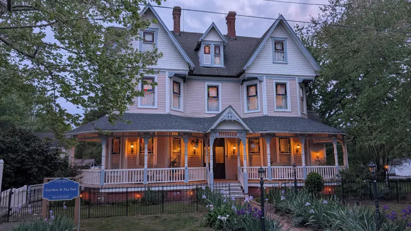 Garden and Sea Inn - Image 1