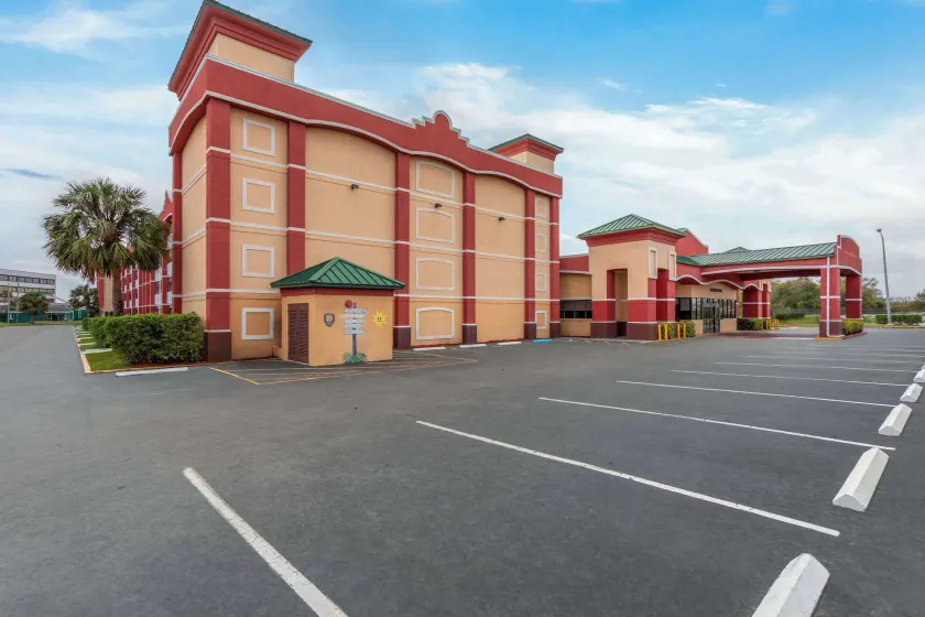 Baymont by Wyndham Orlando North Millenia - Image 1