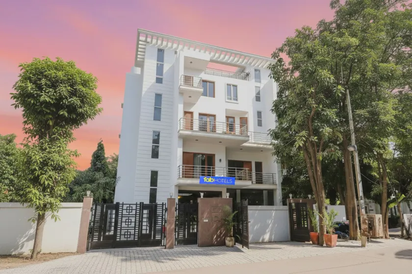 FabHotel New Journey Hospitality - Nr. MG Road & Sikanderpur Metro Station - Image 1