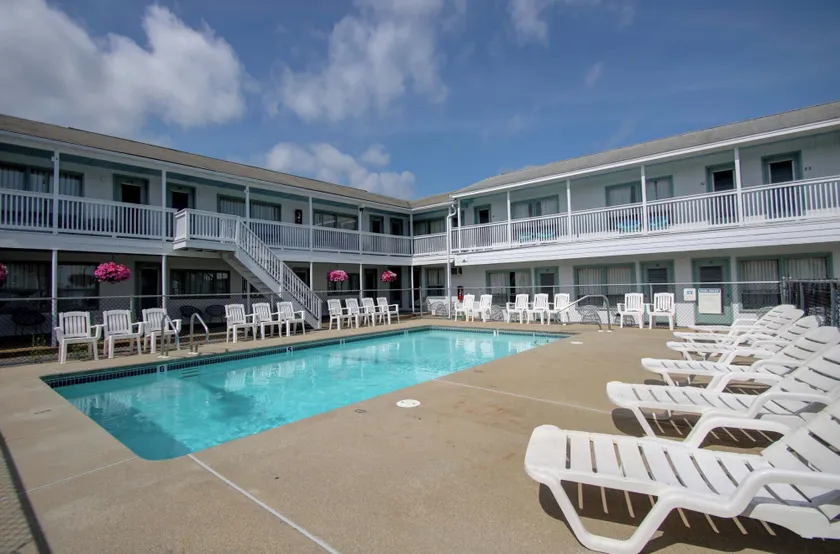 Dolphyn Motel - Image 1