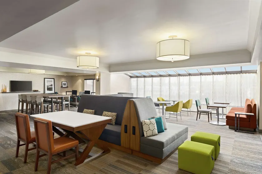 Hampton Inn Portland-Airport - Image 1