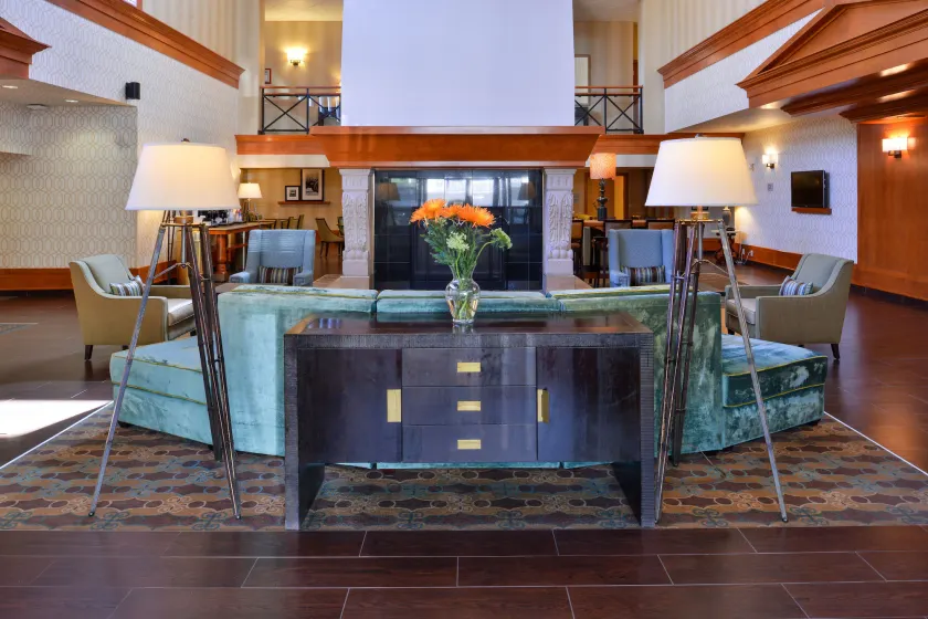 Hampton Inn & Suites By Hilton Calgary- University Northwest - Entrada (vista interna)
