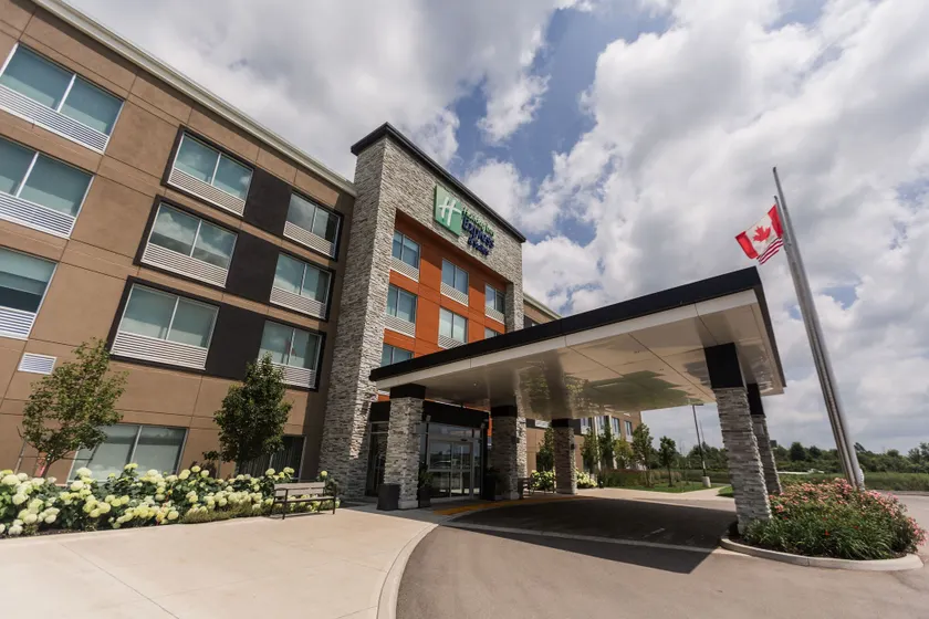 Holiday Inn Express & Suites - Welland - Image 1