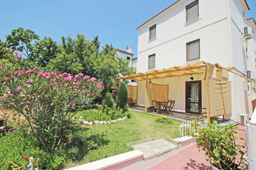Arsipel Hotel - Image 1