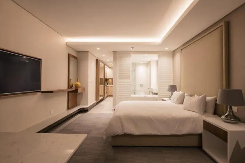 Houghton hotel executive suit - Image 1