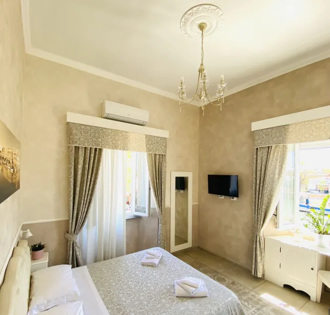 Domus Valadier B&B Guesthouse - Image 1