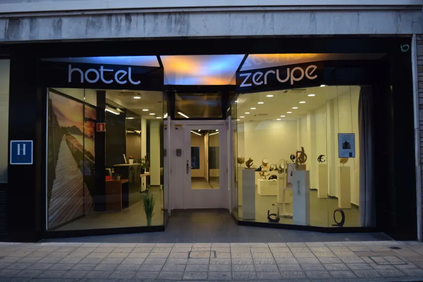 Zerupe Hotel - Image 1