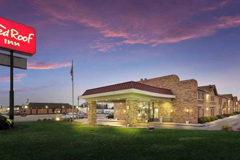 Red Roof Inn Fort Wayne - Image 1