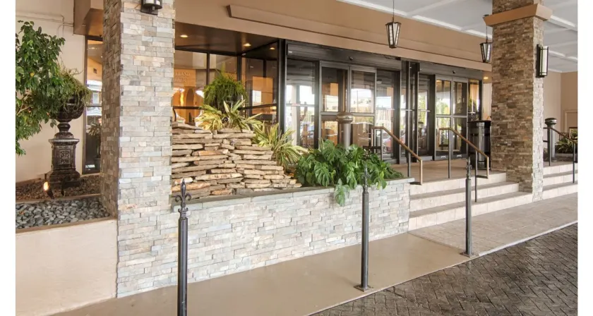 Comfort Inn & Suites At Copeland Tower - Image 1