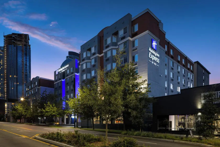 Holiday Inn Express & Suites Seattle Downtown - Lake Union by IHG - Image 1