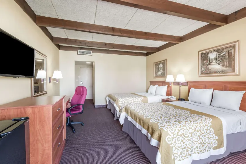 Days Inn by Wyndham Niles - Image 1